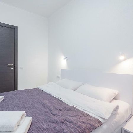 Skyhome Na Nauky Kiev Exteriör bild