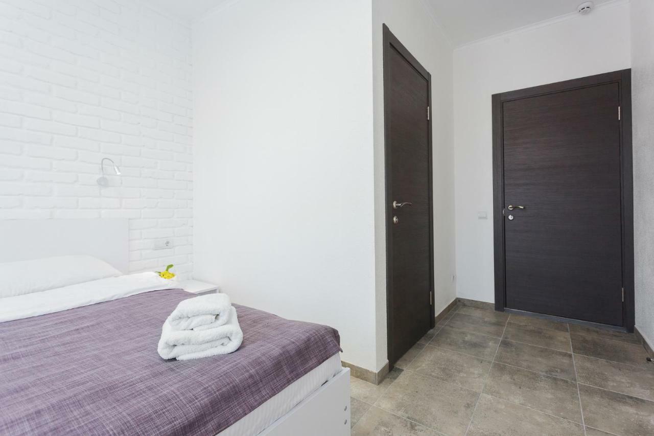 Skyhome Na Nauky Kiev Exteriör bild